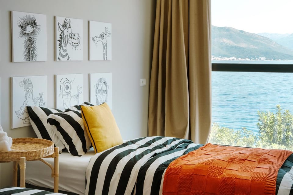Bed, Photo of the whole room, Sea view