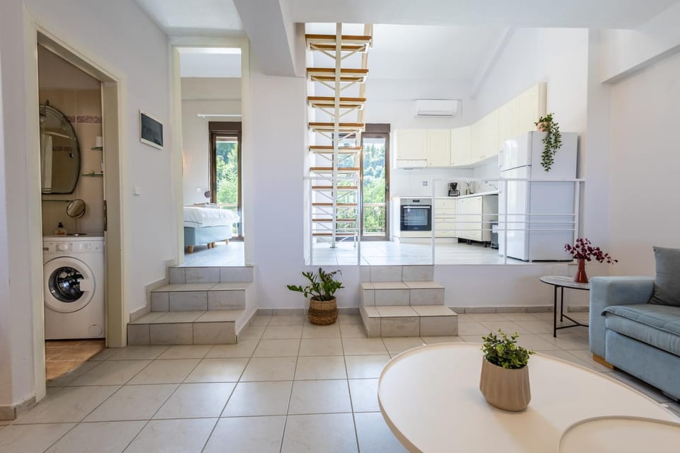 Kitchen or kitchenette, Living room, Seating area, minibar