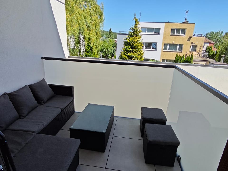 Patio, Day, Balcony/Terrace, Seating area