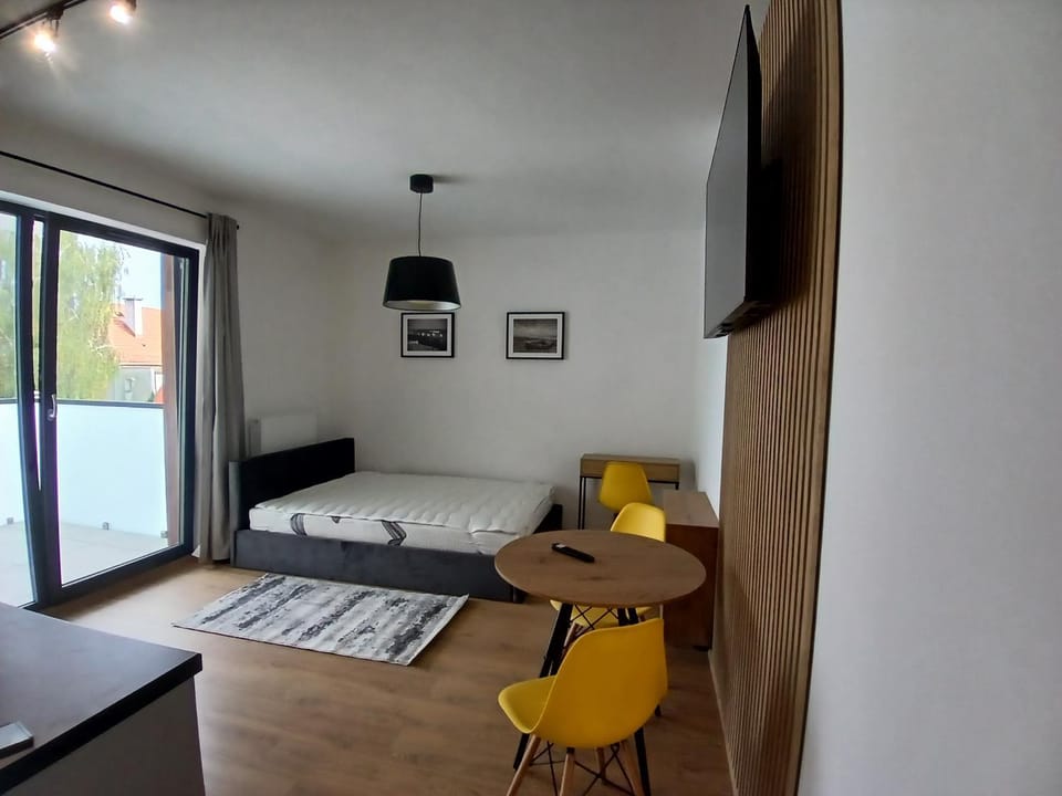 Bed, Living room, Seating area, Dining area, Bedroom