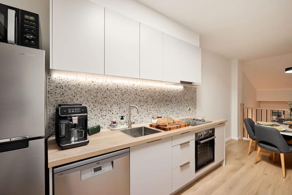 Coffee/tea facilities, Kitchen or kitchenette, Food and drinks, Dining area, Food, oven, pet friendly, stove, toaster