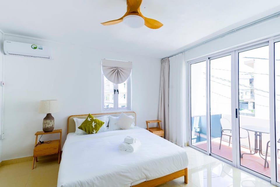 Bed, Bedroom, air conditioner