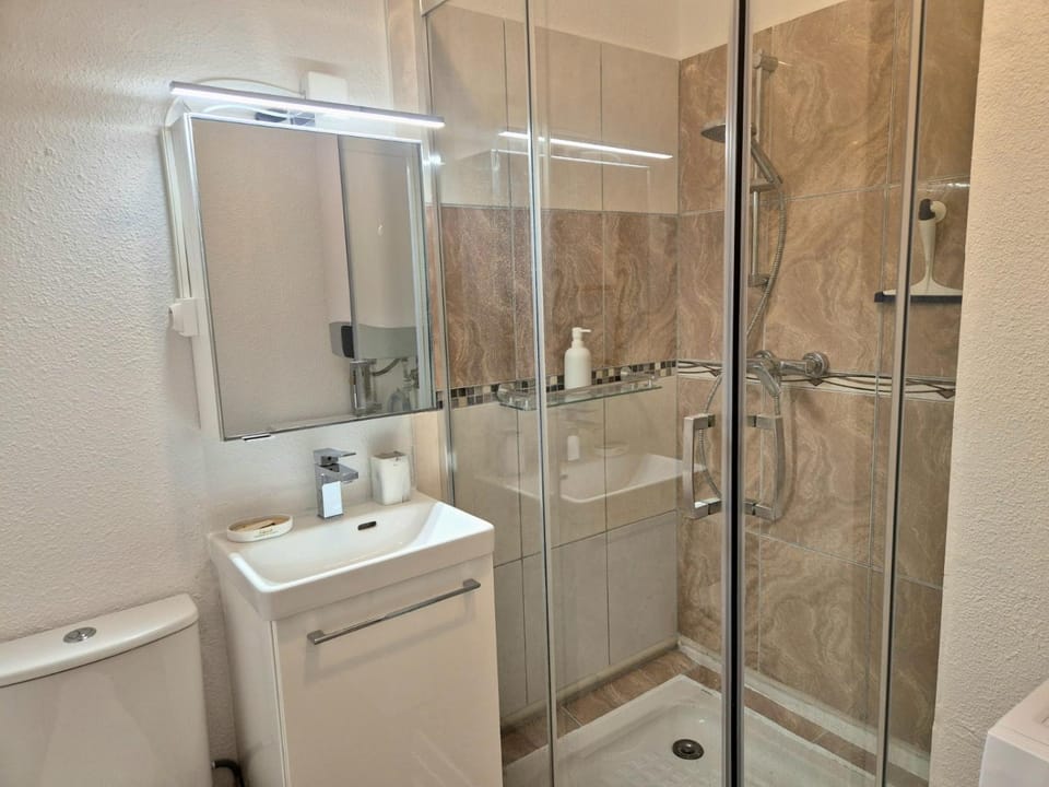 Shower, Bathroom