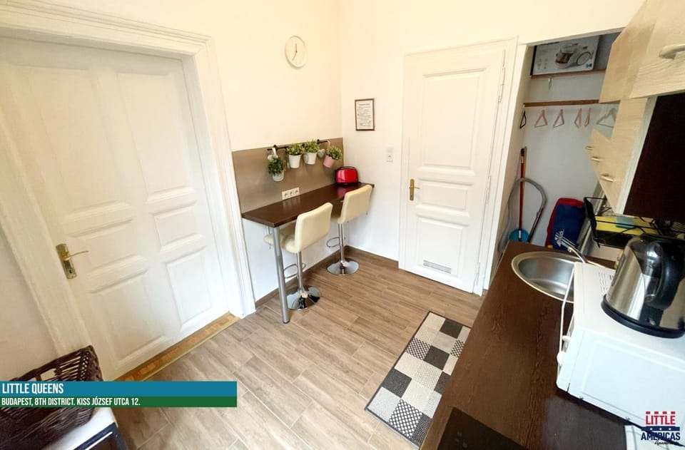 Coffee/tea facilities, Kitchen or kitchenette