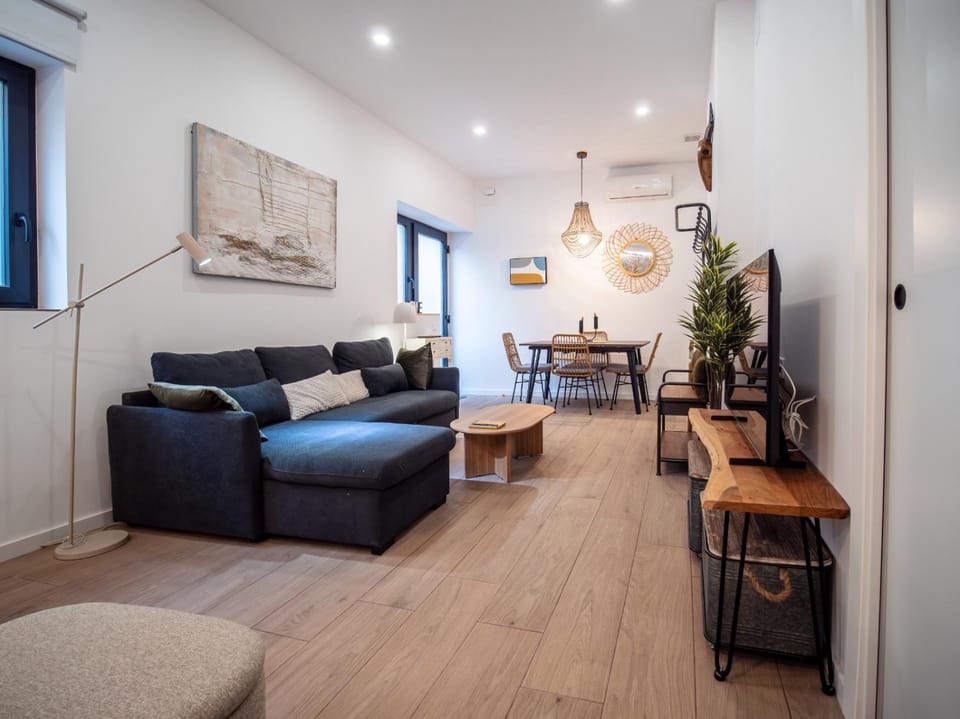 Living room, Photo of the whole room