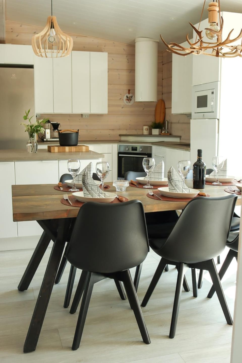 Coffee/tea facilities, Kitchen or kitchenette, Dining area, dishwasher, oven, pet friendly, stove, toaster