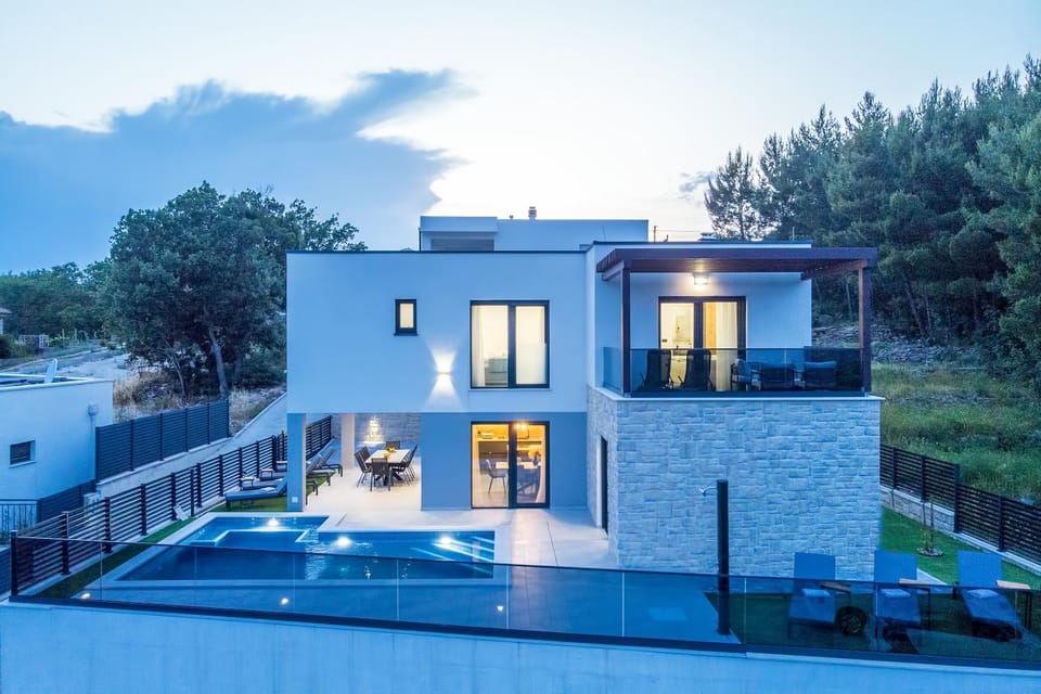 Property building, Patio, Swimming pool