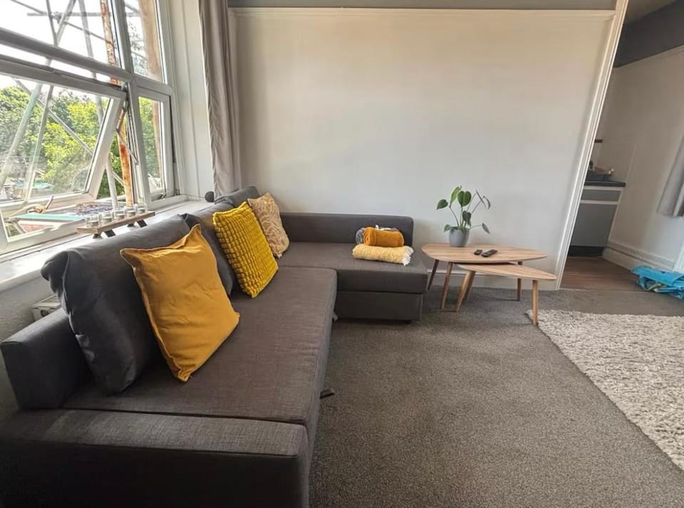 2 Bed Apartment Near Yeovil Hospital & Leonardo Apartment in Yeovil