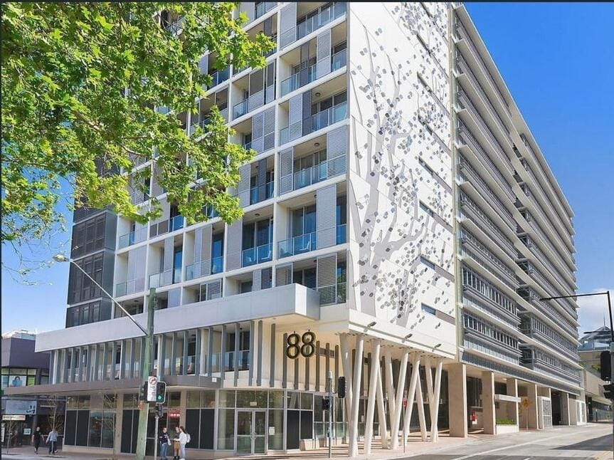 Chatswood walk to Train Station Shopping center Apartment in Sydney