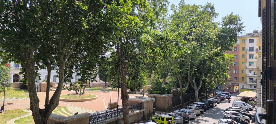 Neighbourhood, Street view
