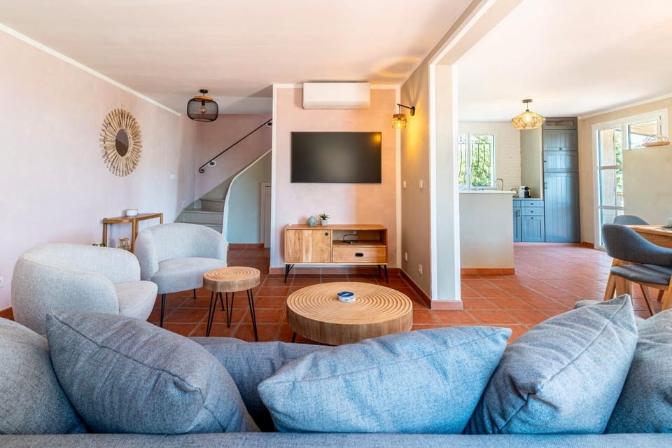 House with garden in Saint-Laurent-du-Var House in French Riviera