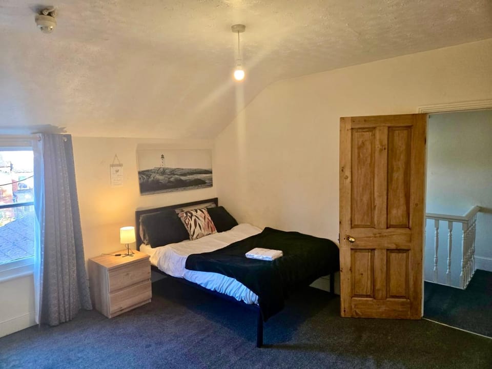 Bed, Photo of the whole room, Bedroom, wardrobe