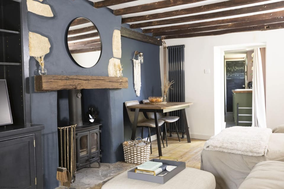 TV and multimedia, Living room, Seating area, Dining area, fireplace