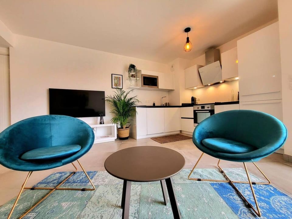 Kitchen or kitchenette, Living room