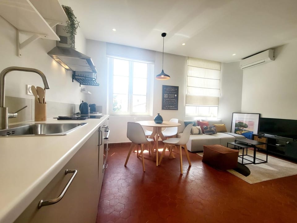 Kitchen or kitchenette, Living room