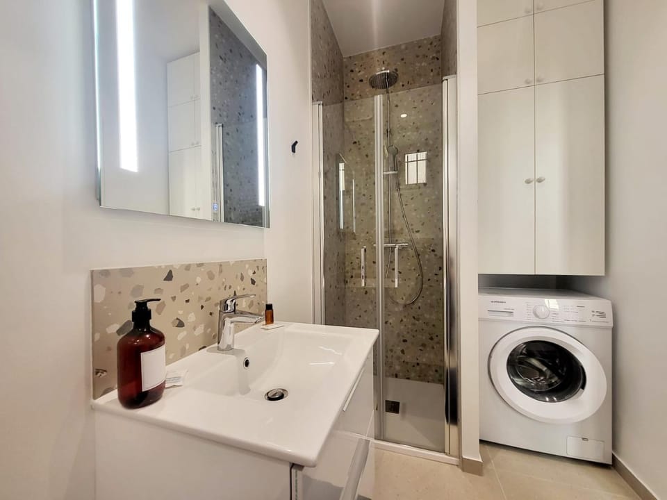 Shower, Bathroom