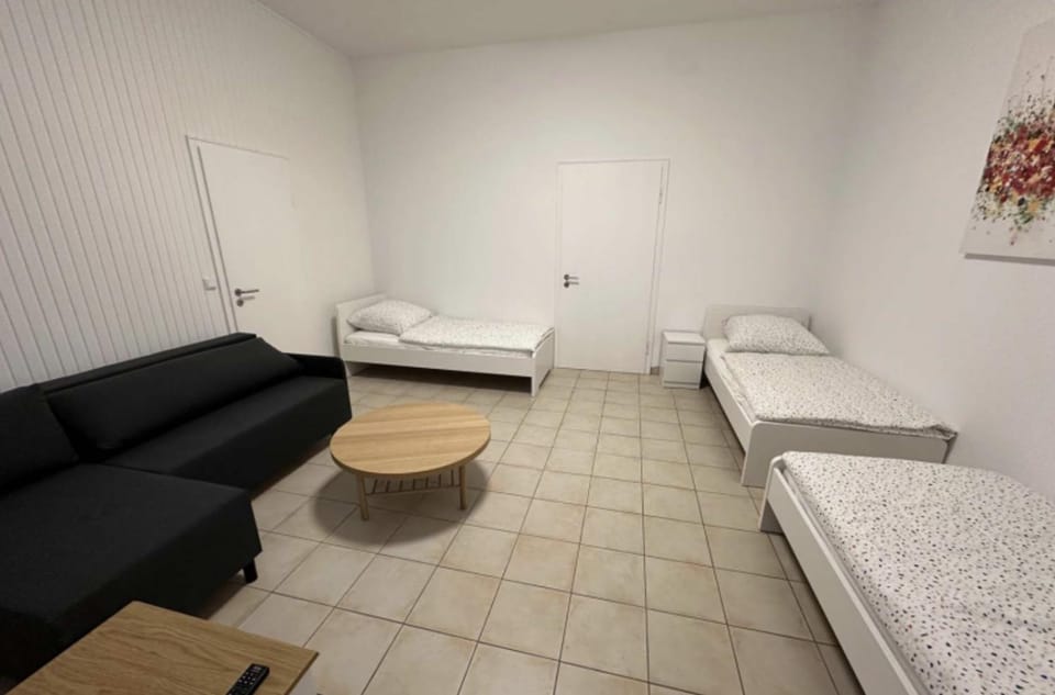 Work and Sleep Düsseldorf 6 Pers Bahnhofsnah Monteure und Gruppen D6 Apartment in Neuss