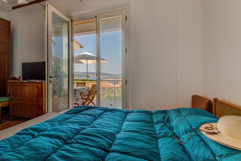Property building, Living room, Bedroom
