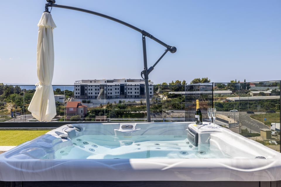 Hot Tub, Hot Tub, Spa and wellness centre/facilities