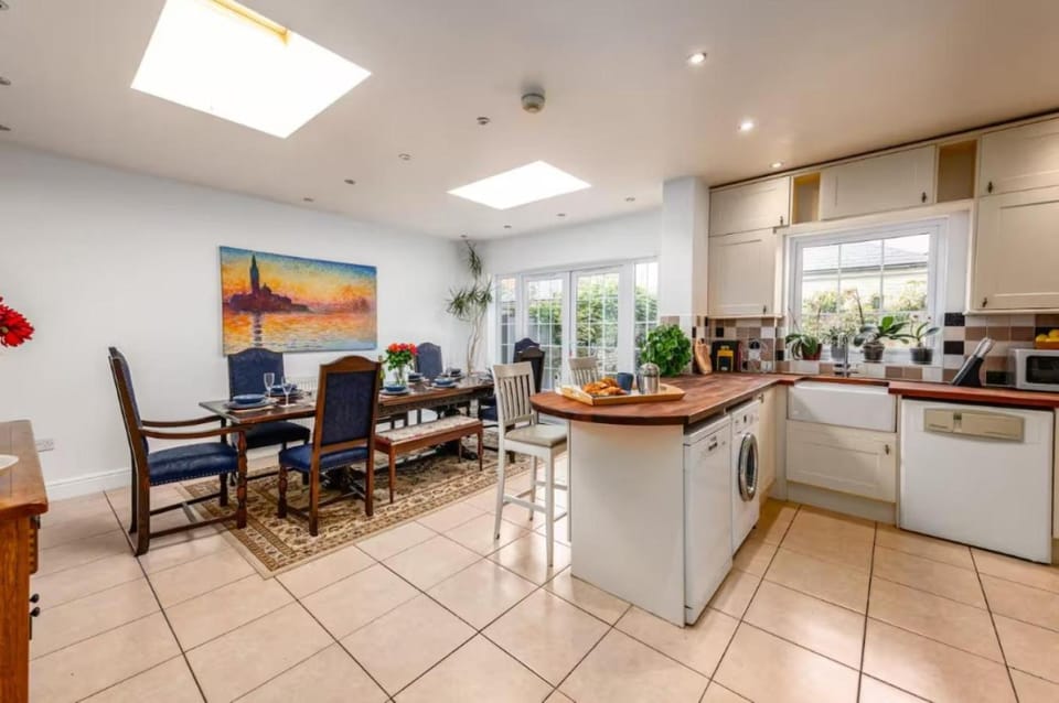 Period 5 Bed House in the Heart of Cambridge House in Cambridge