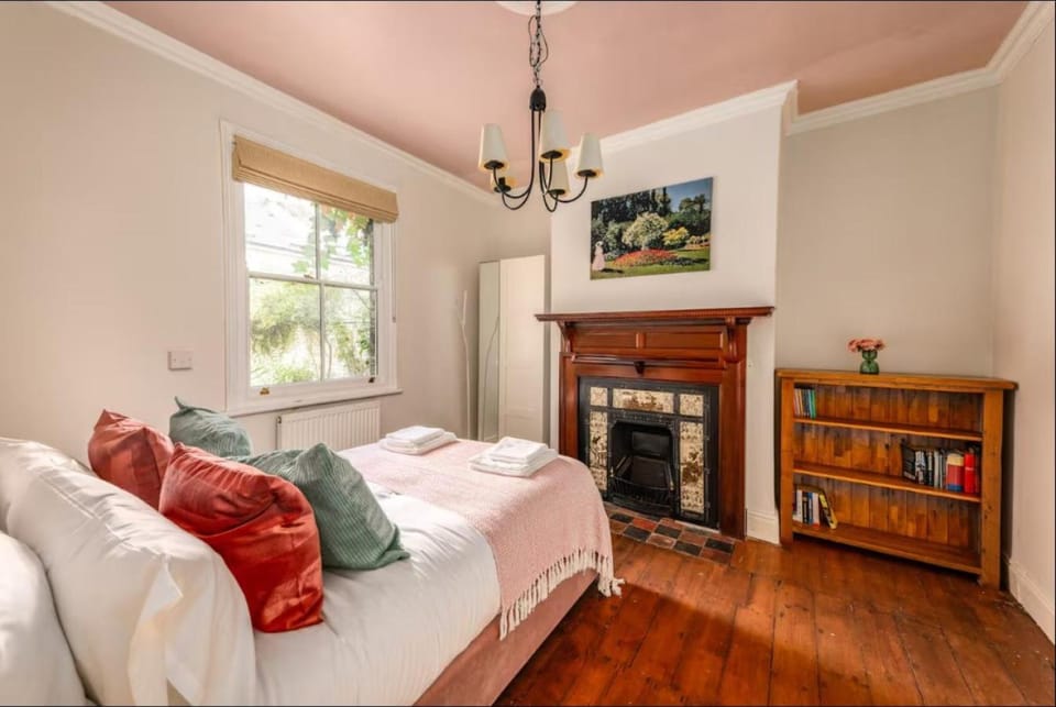 Period 5 Bed House in the Heart of Cambridge House in Cambridge