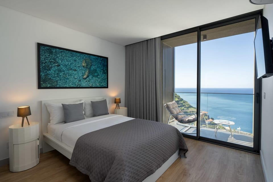 Bed, Bedroom, Sea view