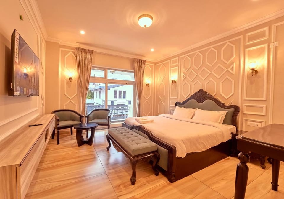 Bed, TV and multimedia, Photo of the whole room, Bedroom