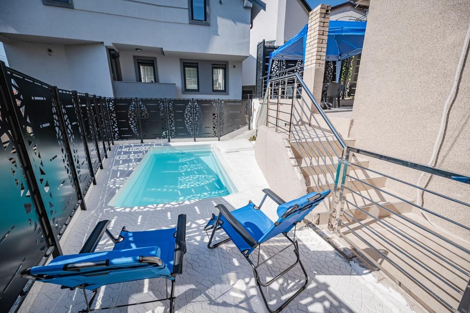 Pool view, Swimming pool, Swimming pool