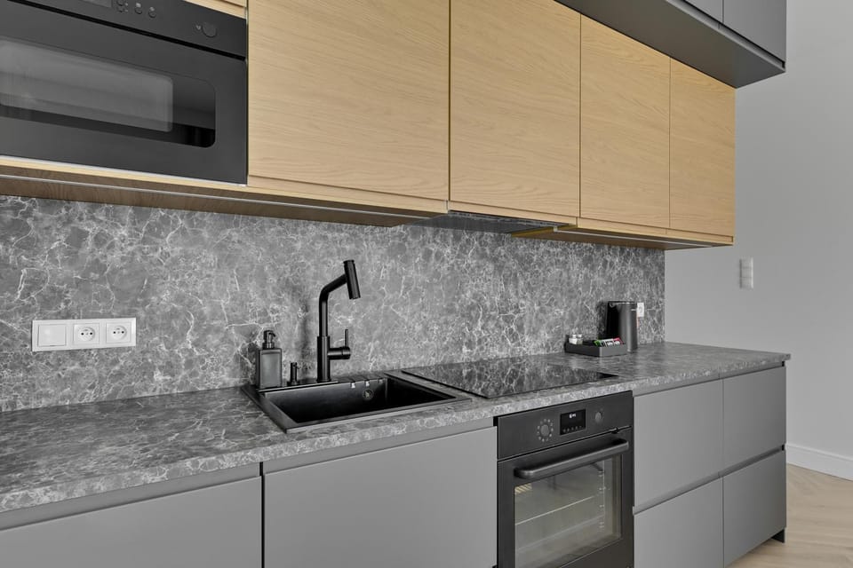 Kitchen or kitchenette, dishwasher, stove