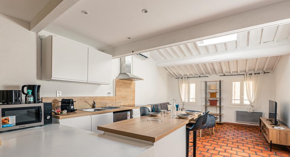 Kitchen or kitchenette, Living room, Dining area, stove, toaster