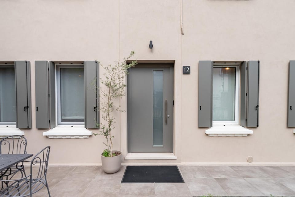 Property building, Facade/entrance