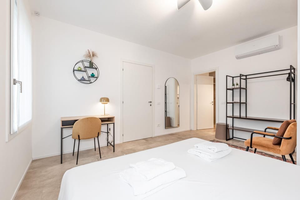 Bed, Photo of the whole room, wardrobe, air conditioner