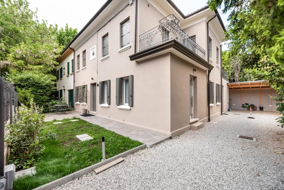 Property building, Garden, Garden view, Parking
