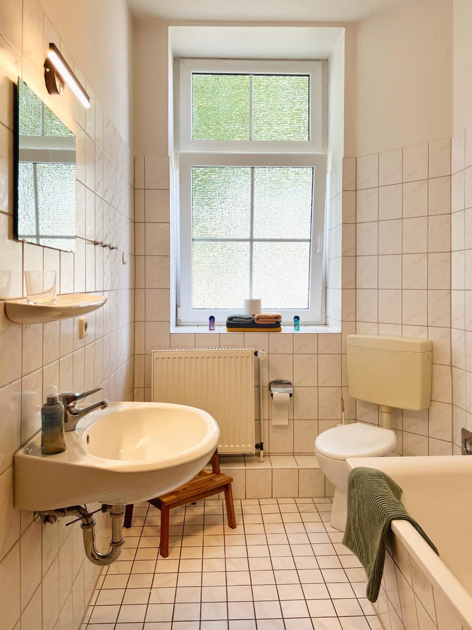 Toilet, Bath, towels