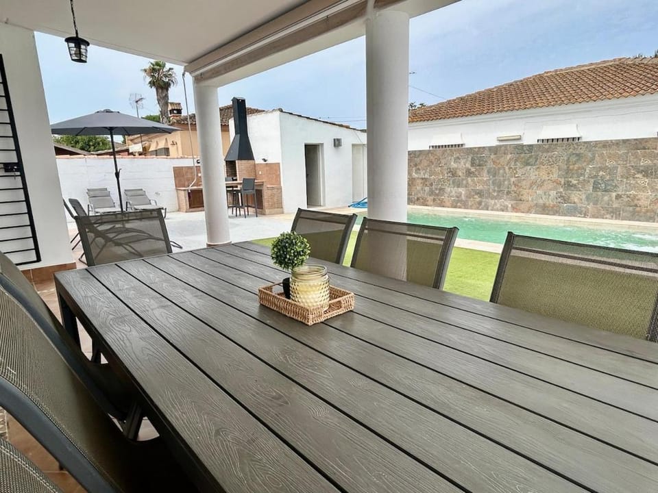 Patio, Day, View (from property/room), Balcony/Terrace, Living room, Seating area, Dining area