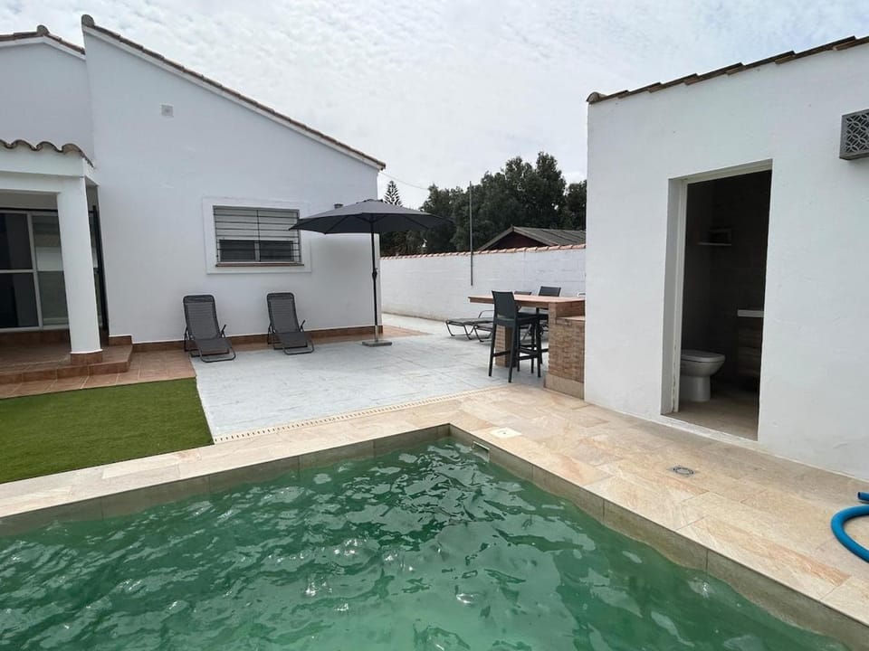 Property building, Patio, Day, BBQ facilities, Dining area, Pool view, Swimming pool