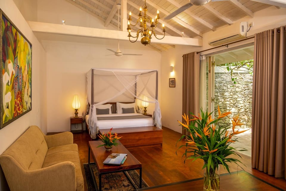 Bed, Photo of the whole room, Seating area, Bedroom