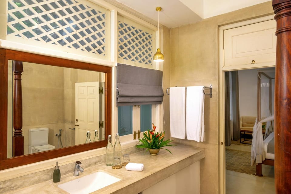 Bathroom, towels