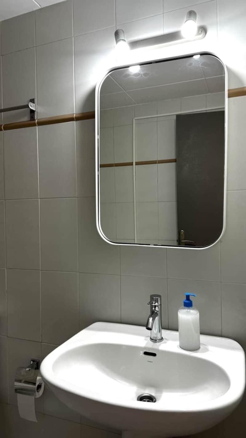 Apartamento con parking en Santa Margarita Roses A 7 min de la playa Apartment in Roses