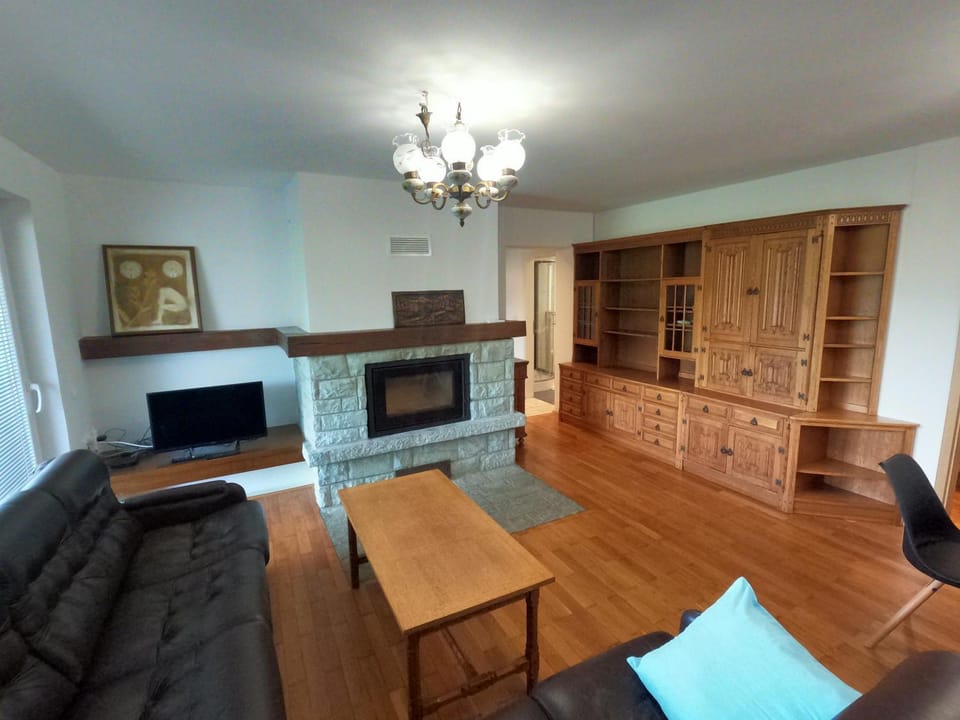 Communal lounge/ TV room, TV and multimedia, Living room, Seating area