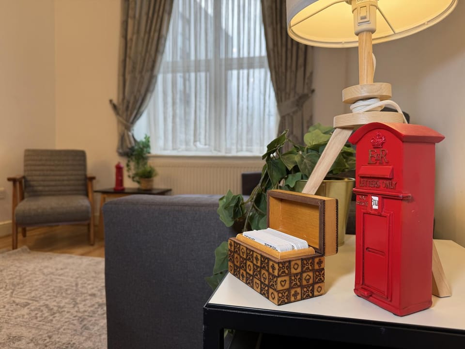Group Getaway near King's Cross and Camden Town Apartment in London Borough of Islington