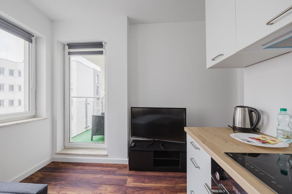 TV and multimedia, Coffee/tea facilities, Kitchen or kitchenette, Dining area, stove