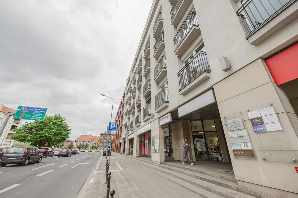 Property building, Neighbourhood, Location