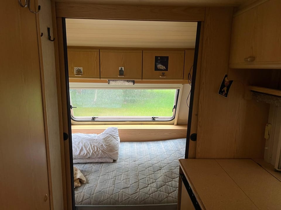 Przyczepa Hobby 460 z przedsionkiem w Dębkach Campground/ 
RV Resort in Pomeranian Voivodeship