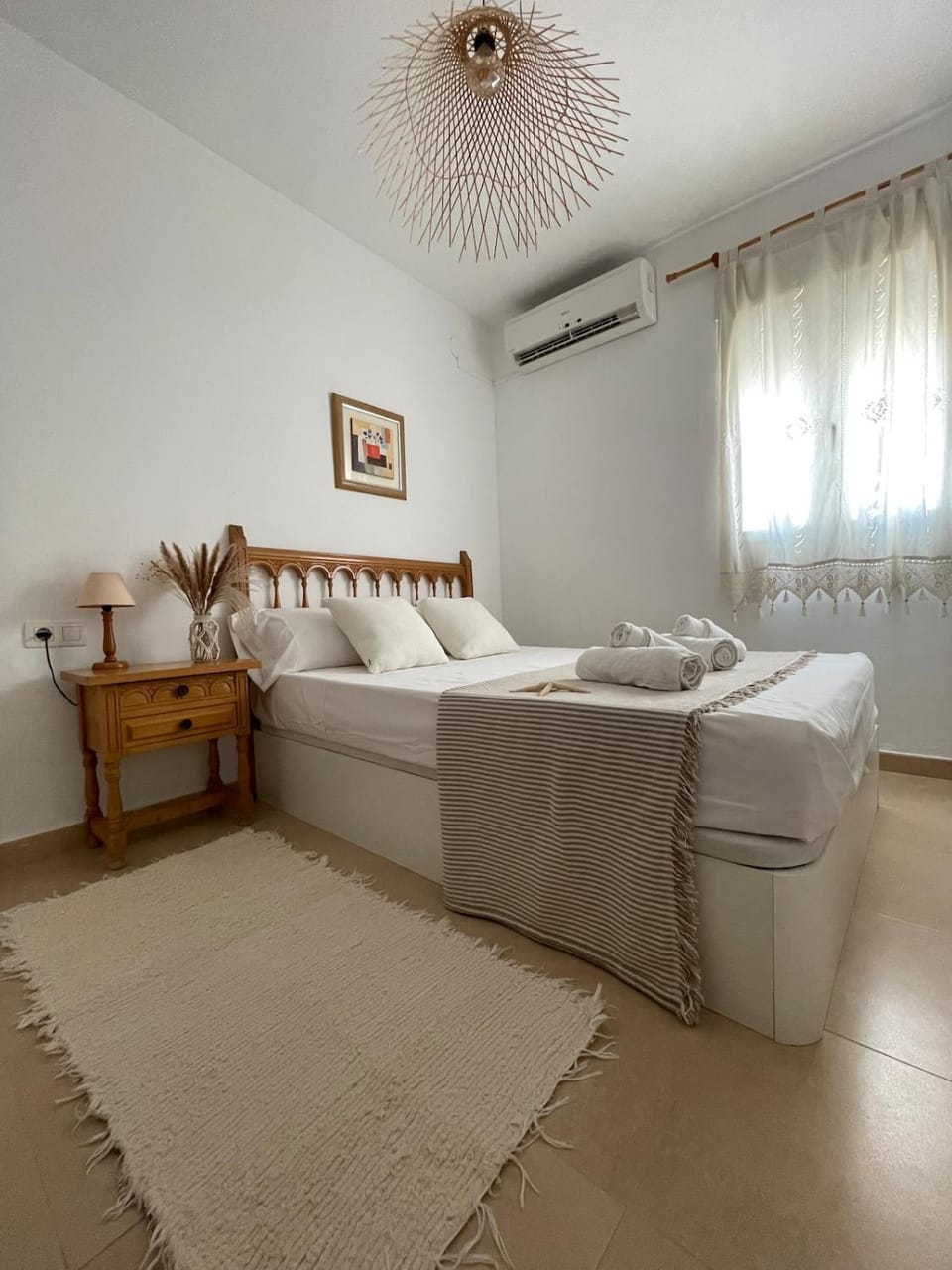 Bed, Bedroom, towels, air conditioner