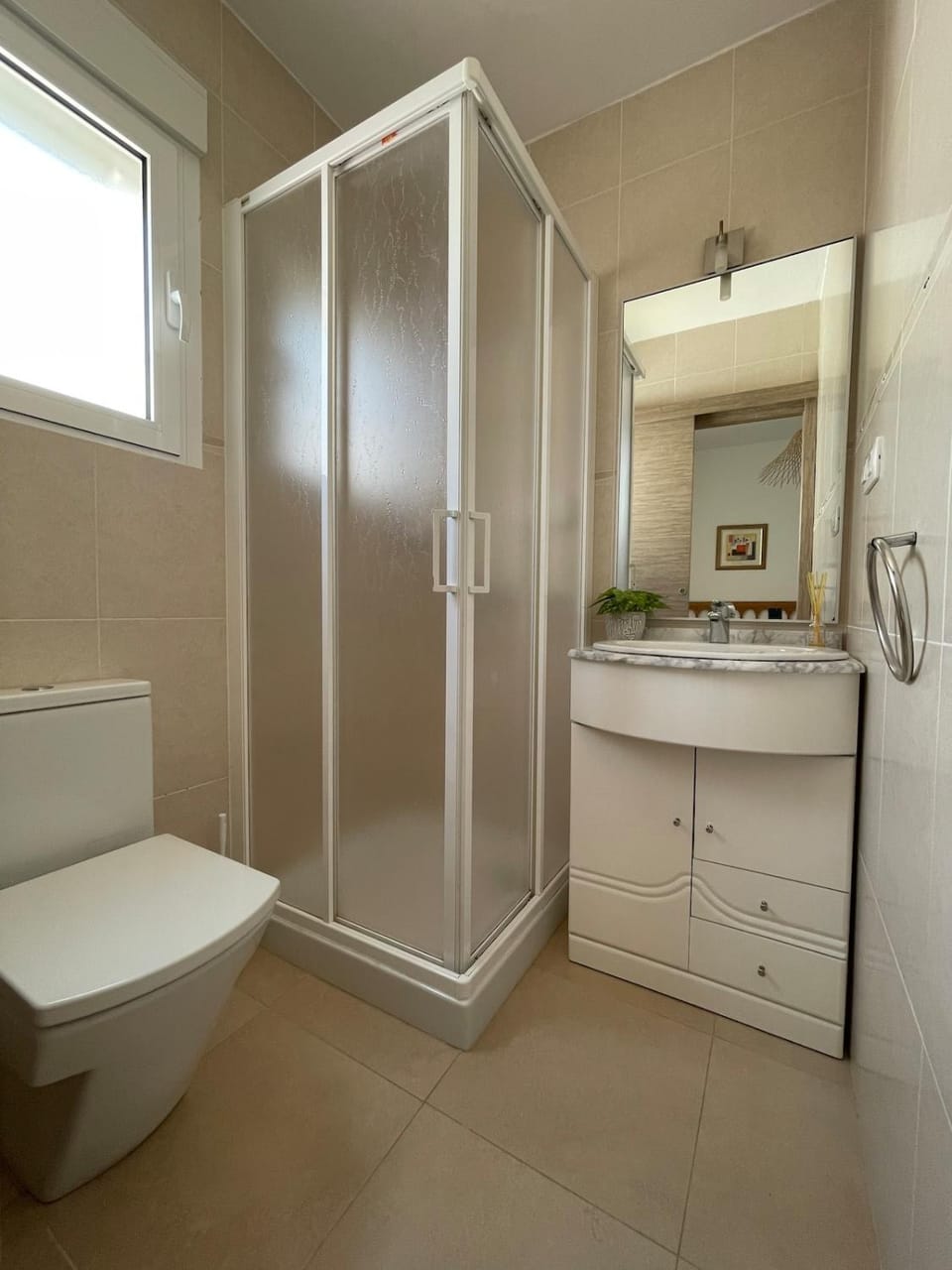 Shower, Toilet, Bathroom, towels