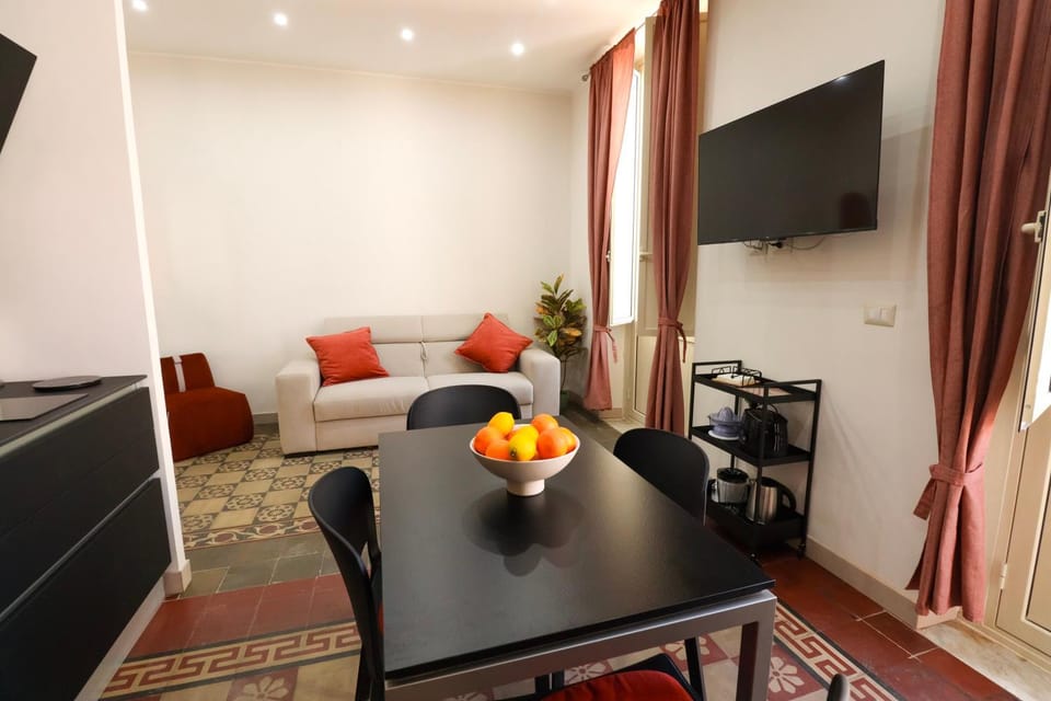 Communal lounge/ TV room, Bed, TV and multimedia, Kitchen or kitchenette, Living room, Seating area, Dining area