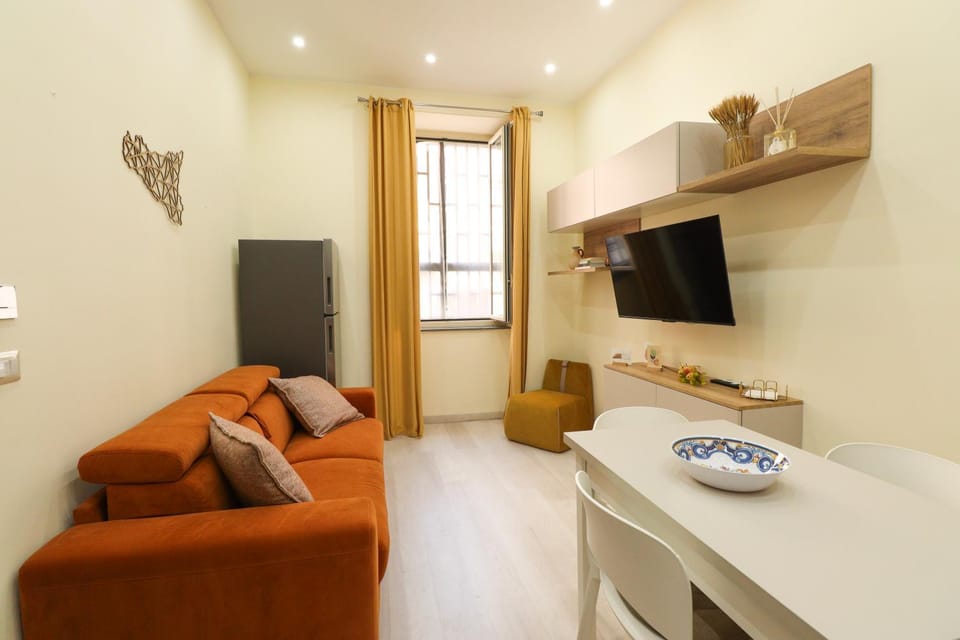 TV and multimedia, Kitchen or kitchenette, Living room, Seating area