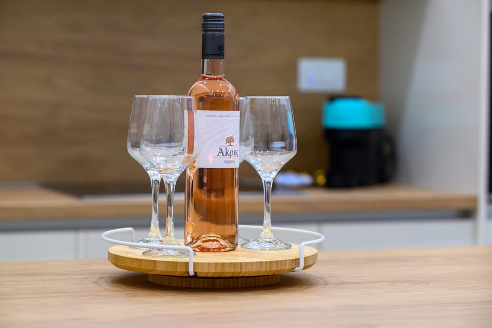 Food and drinks, Dining area, Drinks, Alcoholic drinks