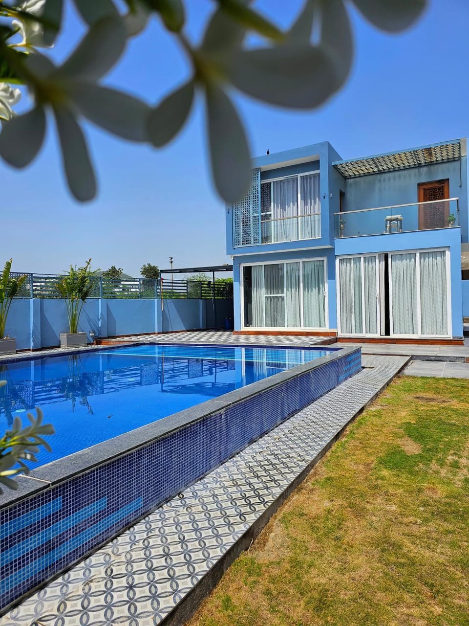 Property building, Swimming pool, Swimming pool